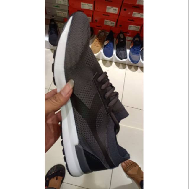 Sepatu Diadora