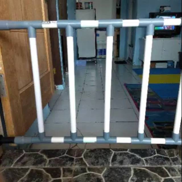 Pintu pengaman anak