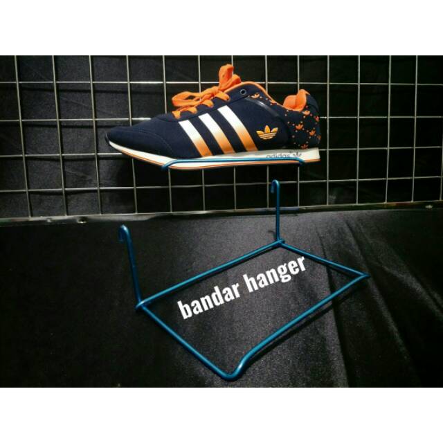 Tatakan ram dudukan display