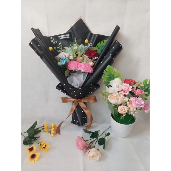 Bucket Bunga Arificial with Boutique