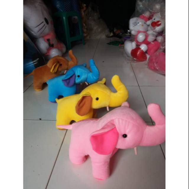 Boneka gajah lucu
