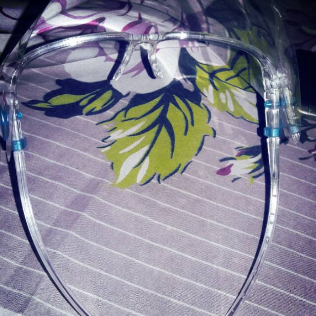 masker kaca.