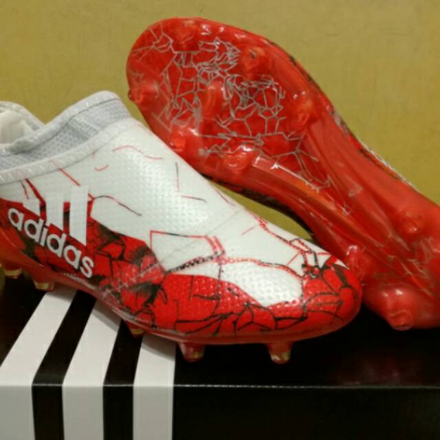 Sepatu soccer adidas
