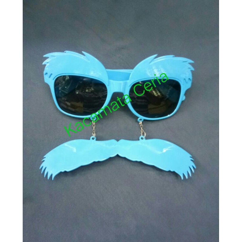 KACAMATA SI KUMIS