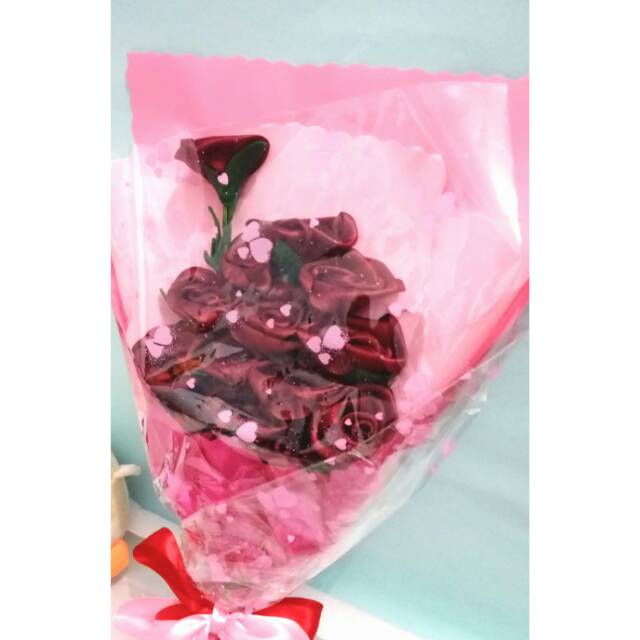 Buket bunga wisuda/ satin merah