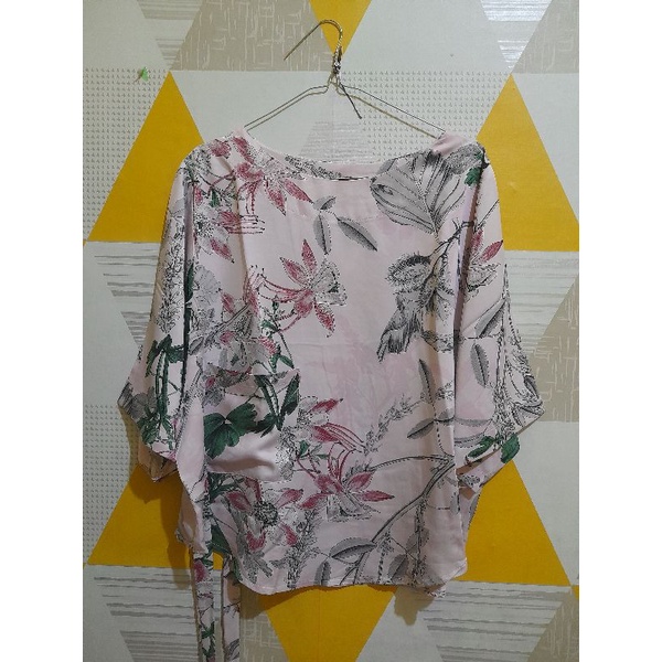 PRELOVED! BLOUSE BATWING MOTIF BUNGA