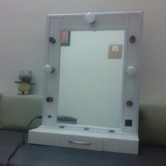 Vanity mirror