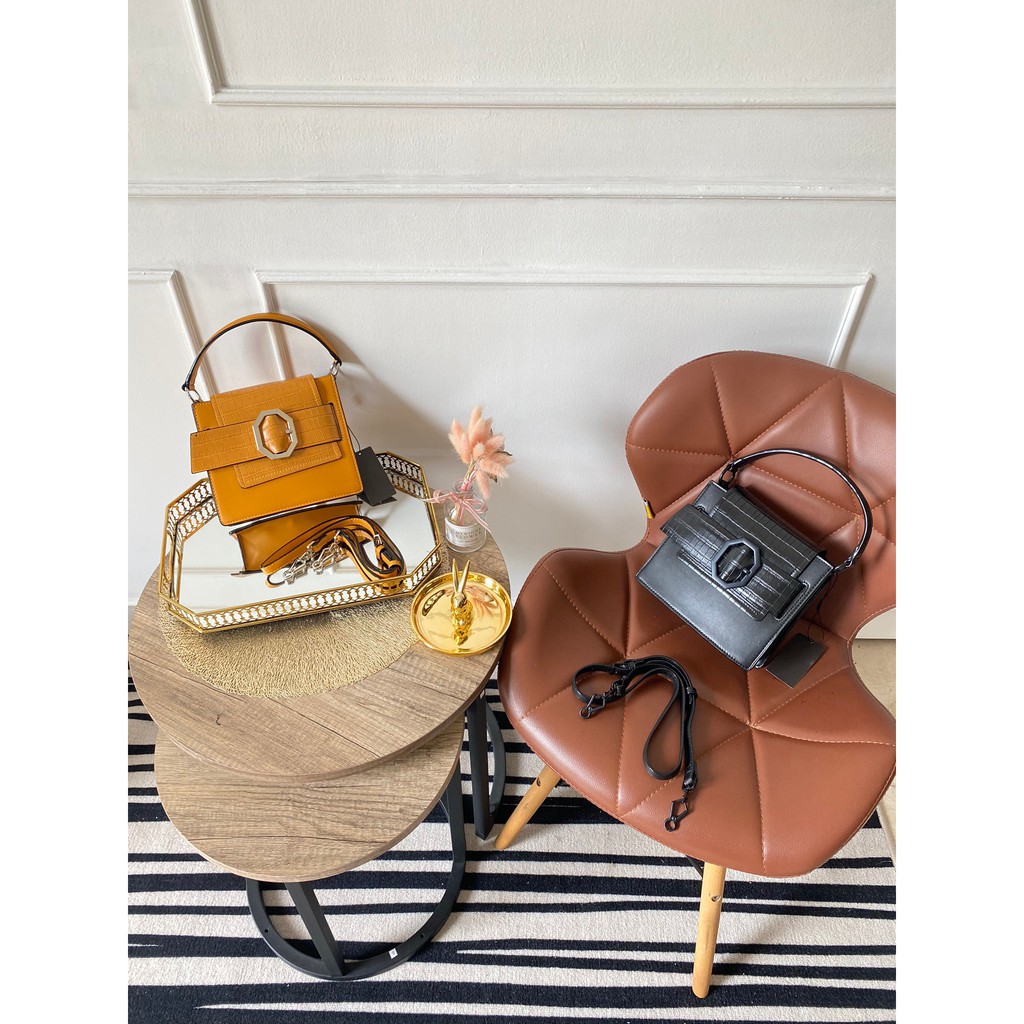 CS Pdro Chain Lock Crossbody