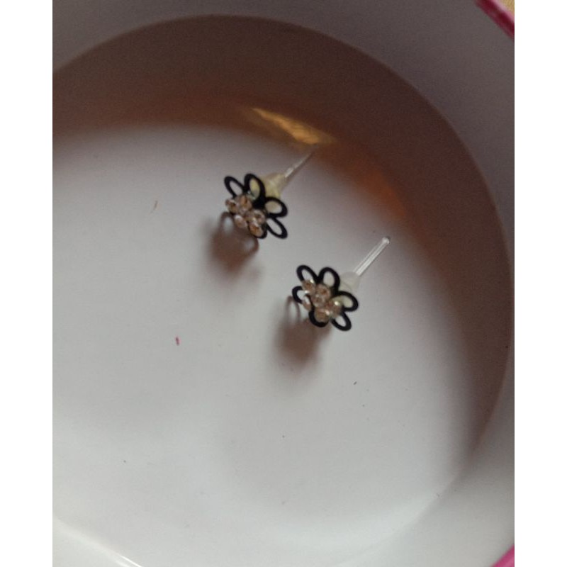 anting bunga