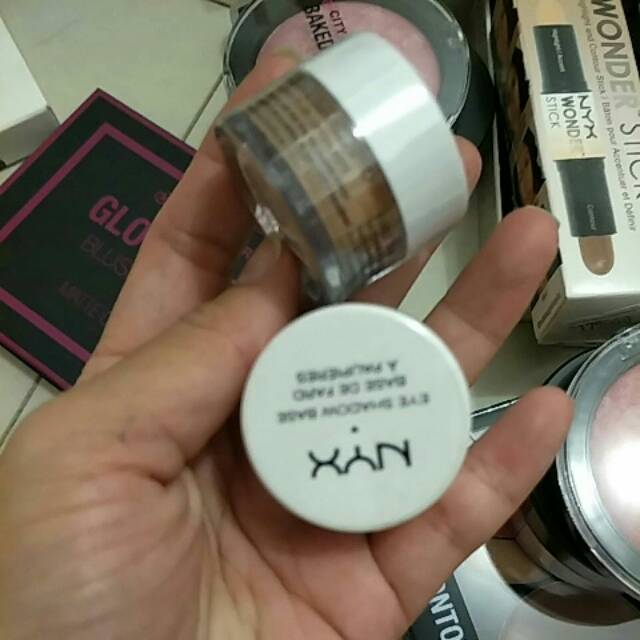 Eyeshadow base