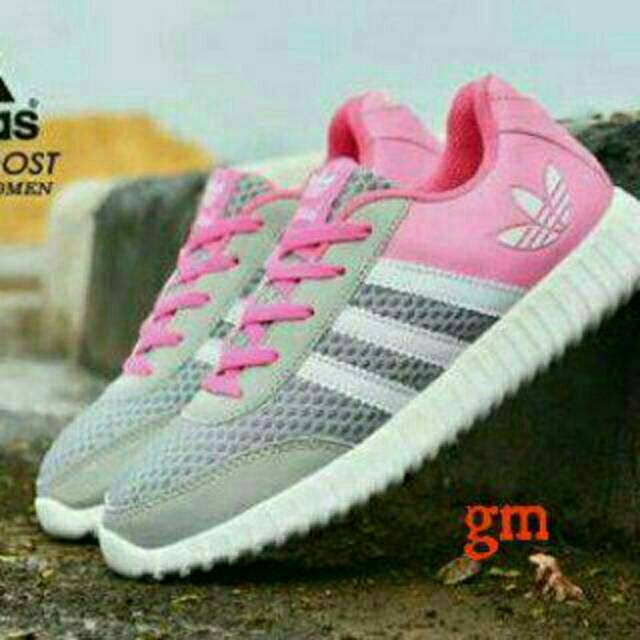 Sepatu adidas