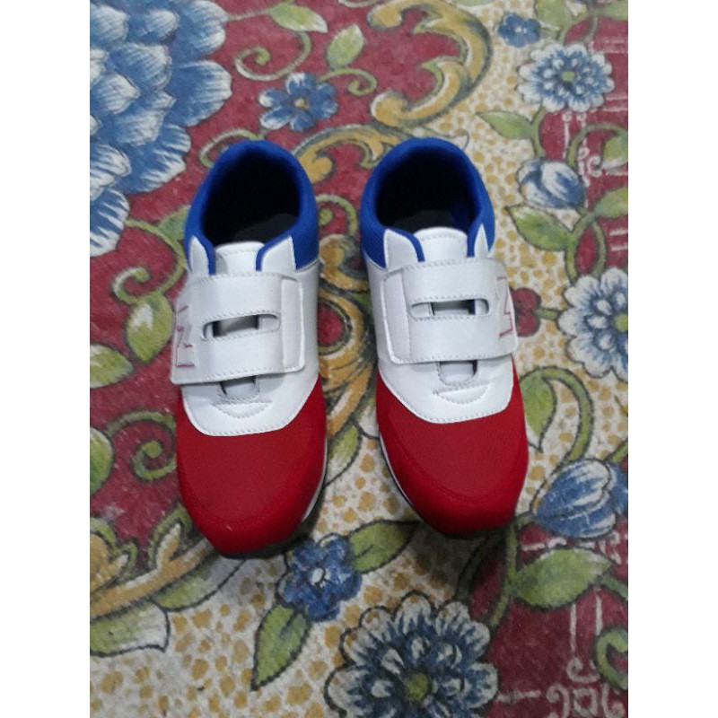 SEPATU SPORT