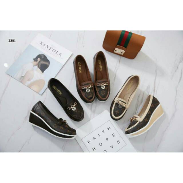 Sepatu LV