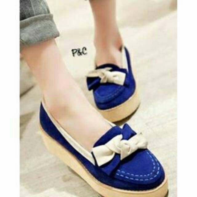 Blue shoes ribbo