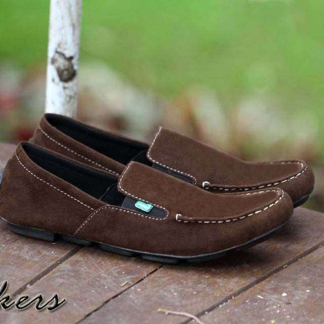 Sepatu slip on Pria