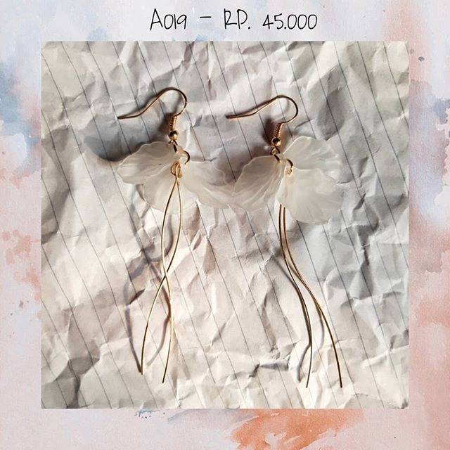 EARRINGS - Anting Tusuk Undangan Fallen Leaf