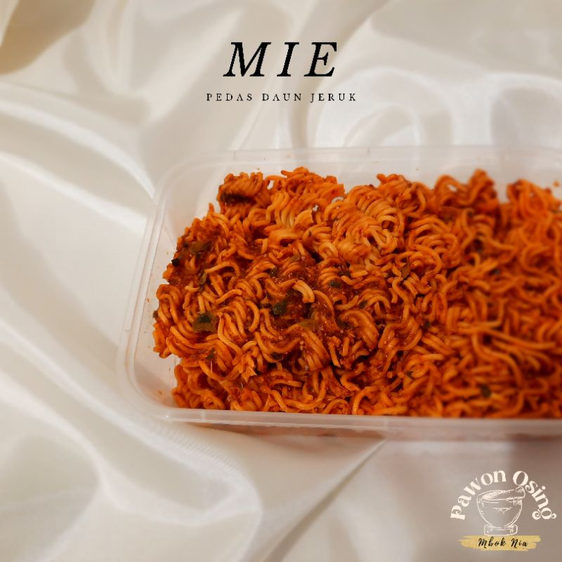 Mie Pedas Daun Jeruk