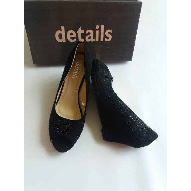 Sepatu heels details