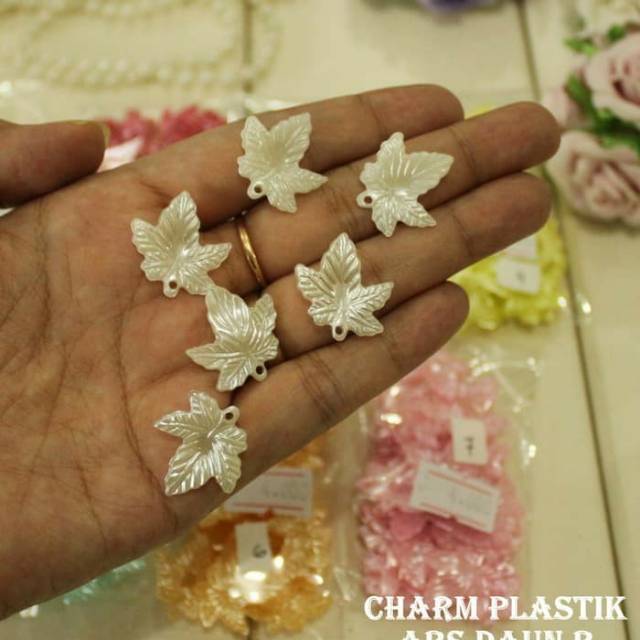 Charm Plastik/ ABS Daun B