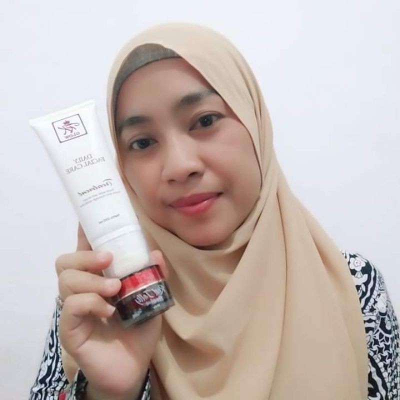 FACIAL TREATMENT + RED JELLY