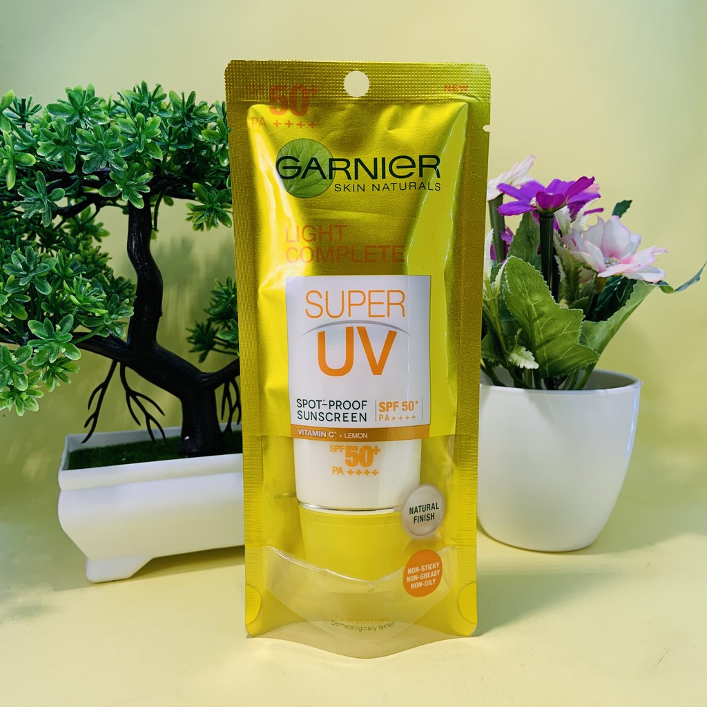 Garnier Light Complete Super UV Sunscreen SPF 50+ PA+++