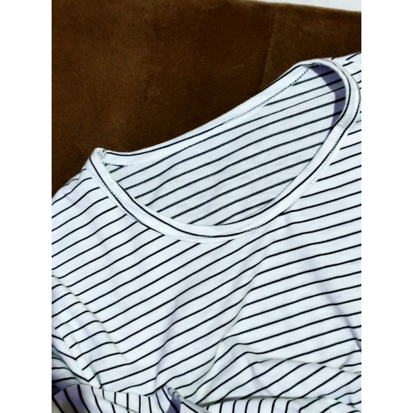 KAOS PUTIH STRIPE PRELOVED