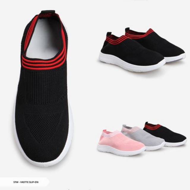 Vastte Plain Sneakers Slip-On