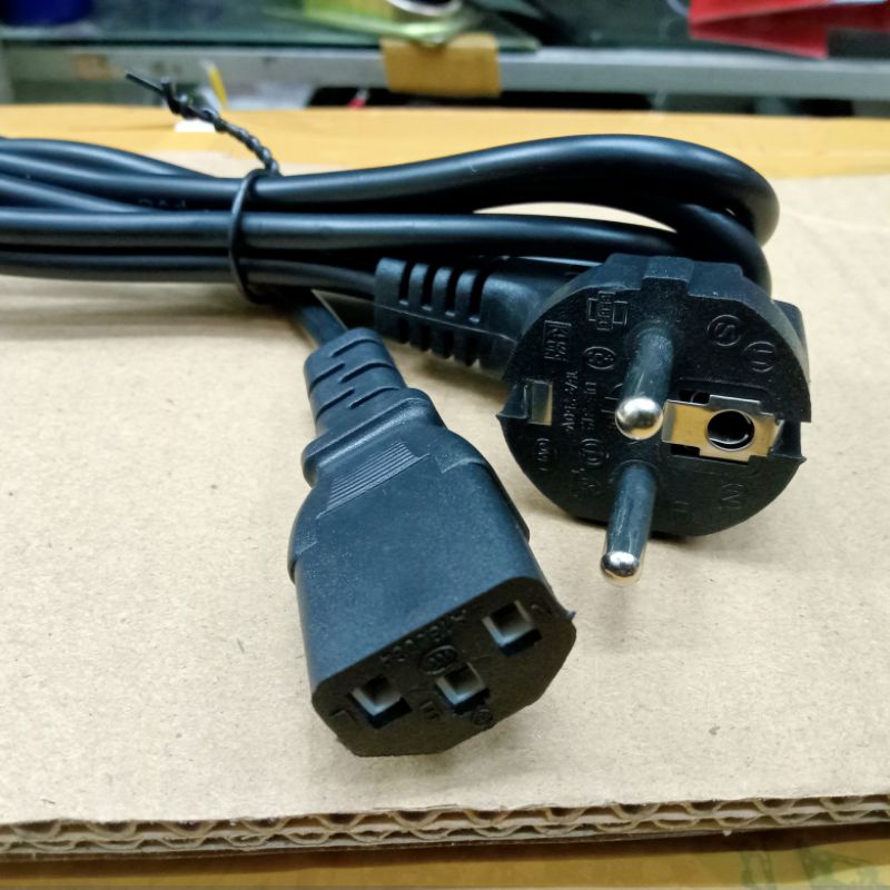kabel AC komputer hitam