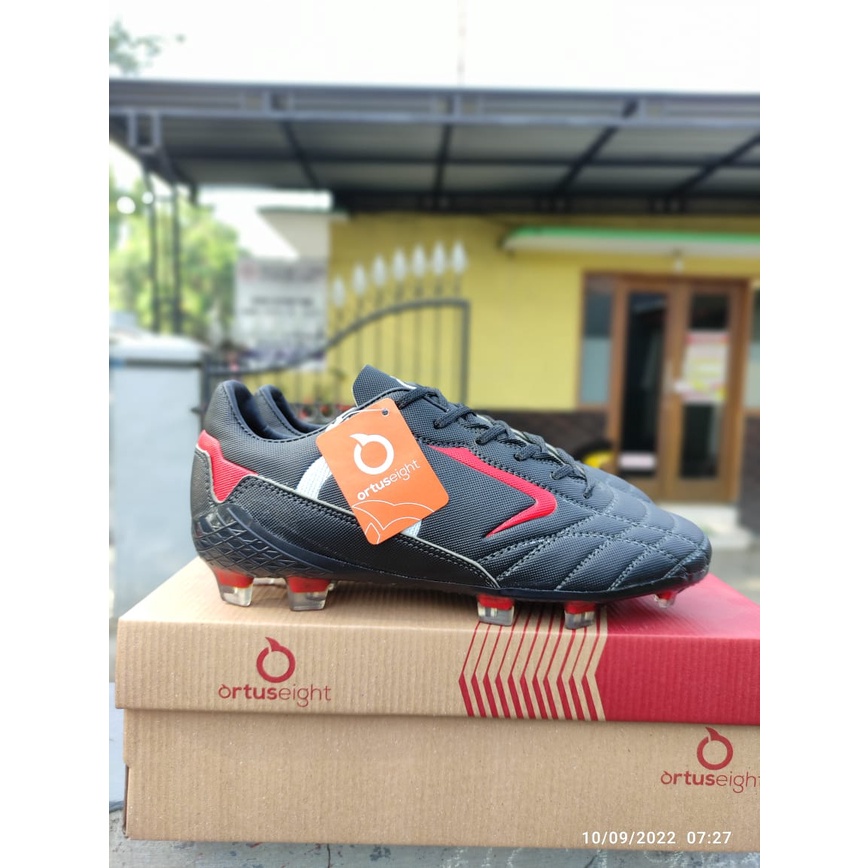 Sepatu Bola Pria Ortuseight