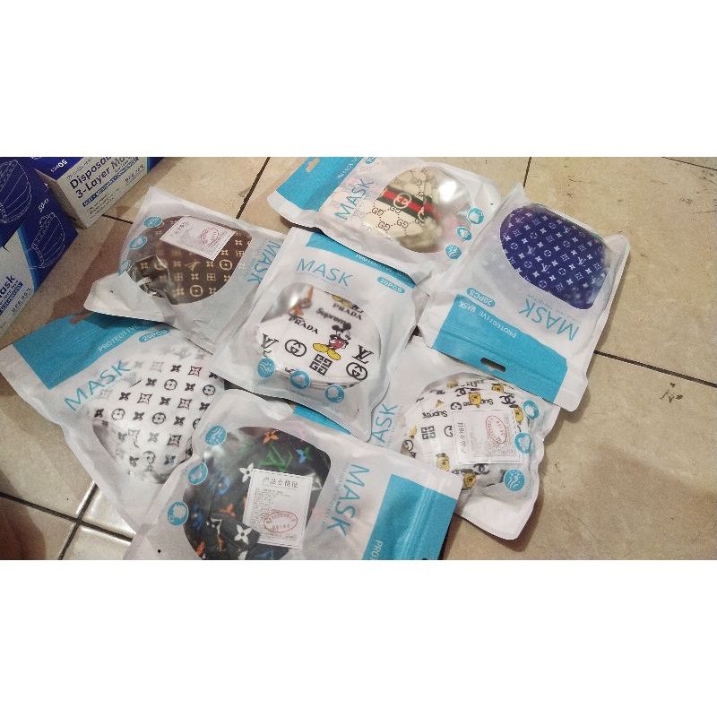 masker duckbill branded