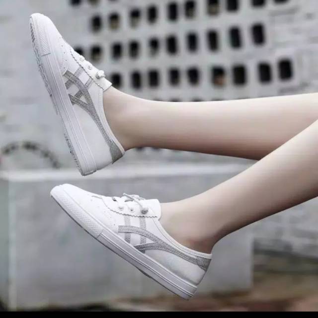 Sneakers Wanita