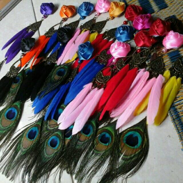Anting hijab merak