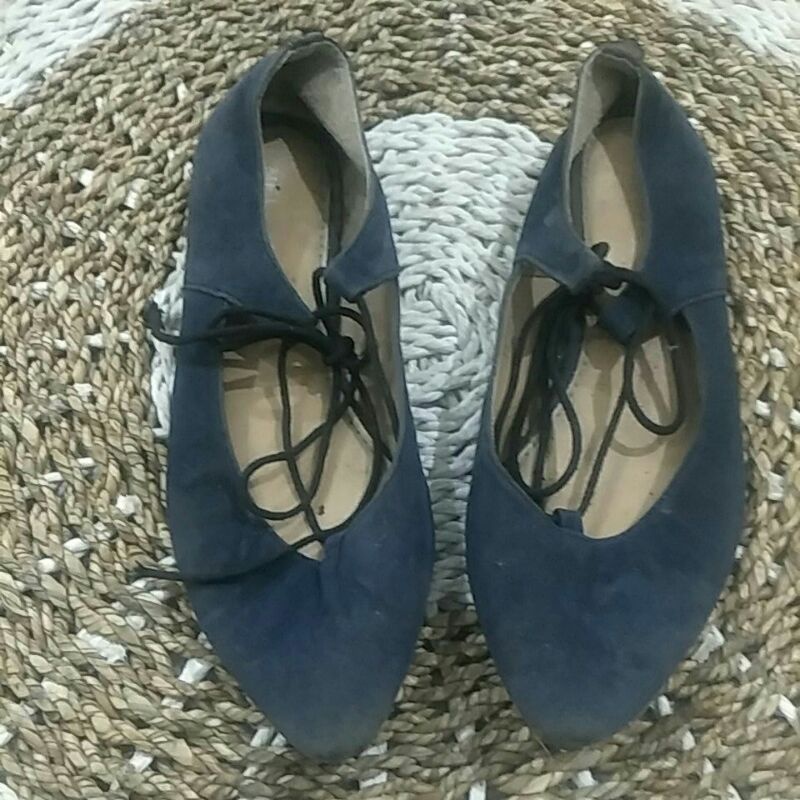 Preloved sepatu flat tali Nevada