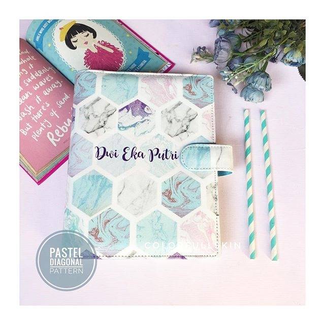 Binder Pastel diagonal pattern