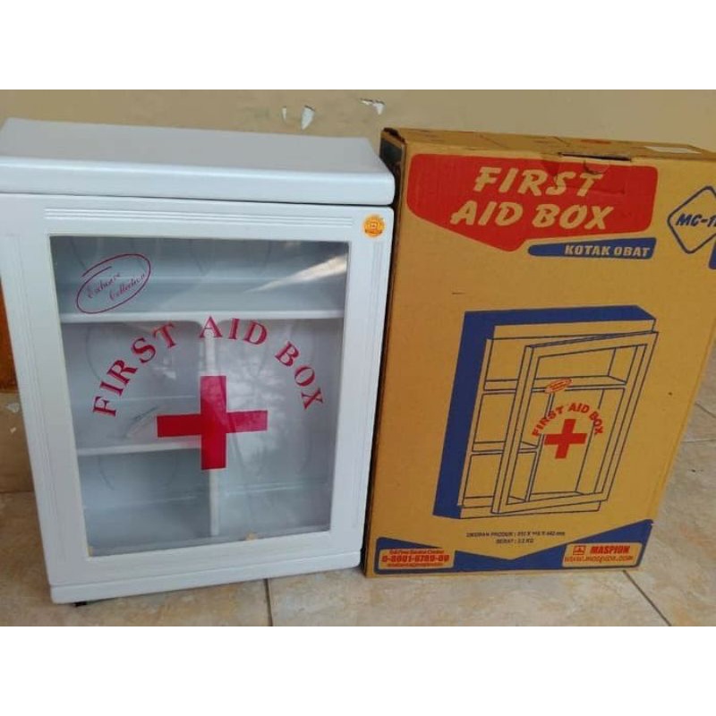 kotak p3k dinding mc11