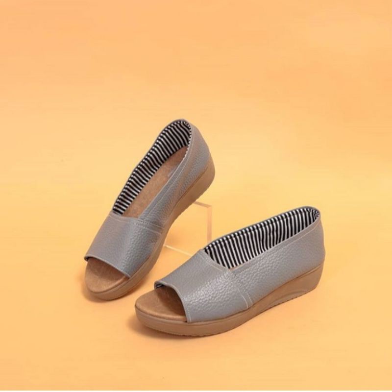 Sandal kulit asli