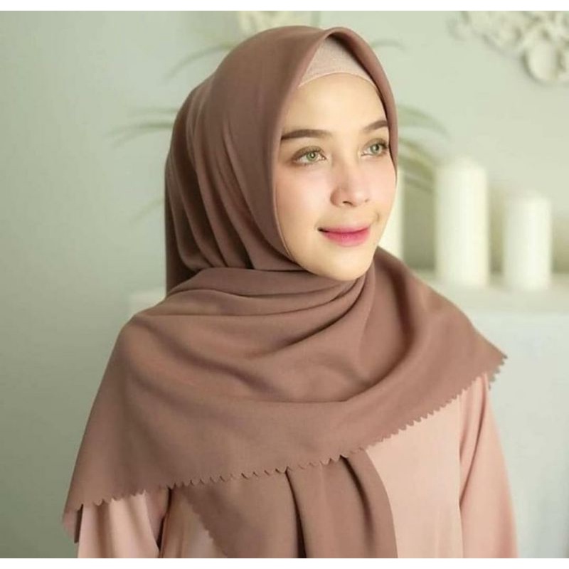BELLA SQUARE LACER