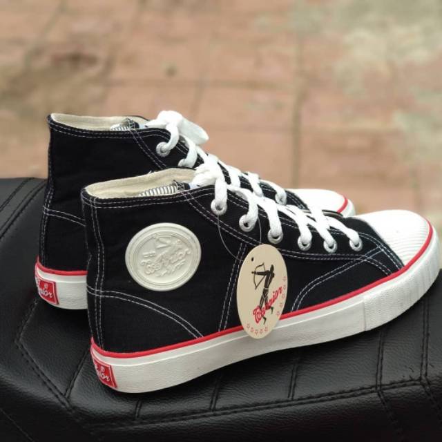 Sepatu Warrior Classic Bw Hc