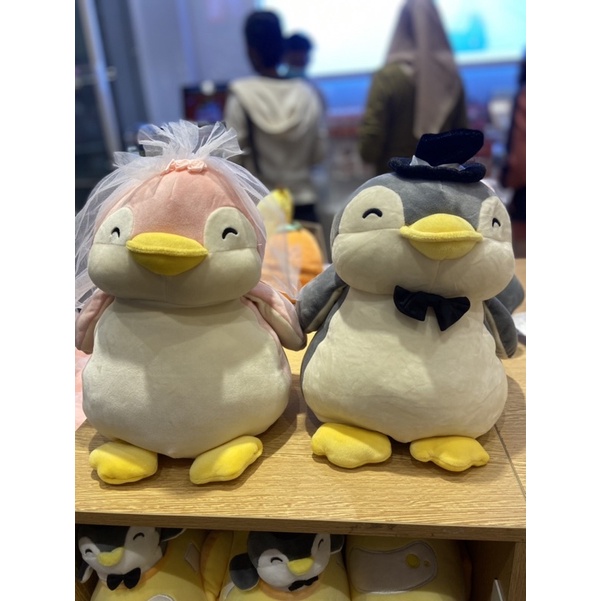 Boneka penguin halus