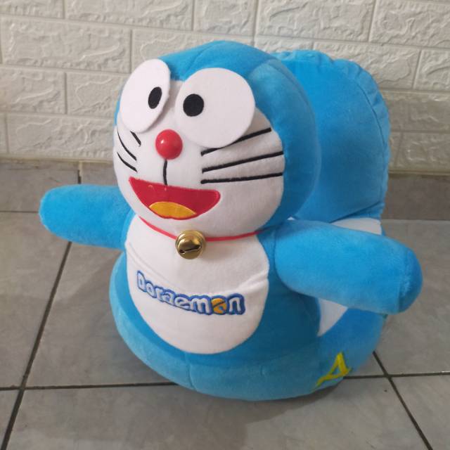 Boneka sofa odong odong Doraemone