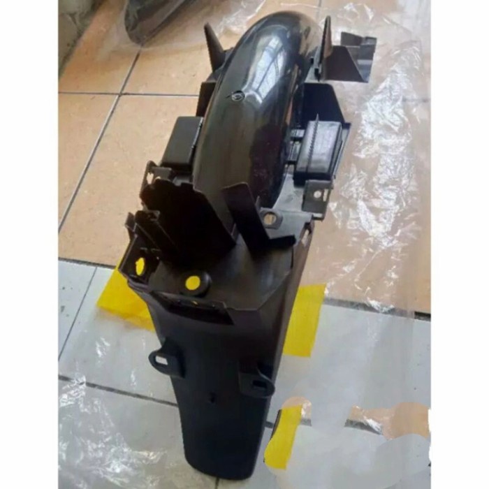 spakbor belakang karisma