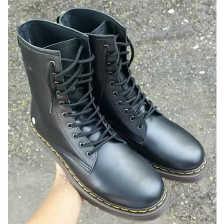 sepatu docmart 10 hole