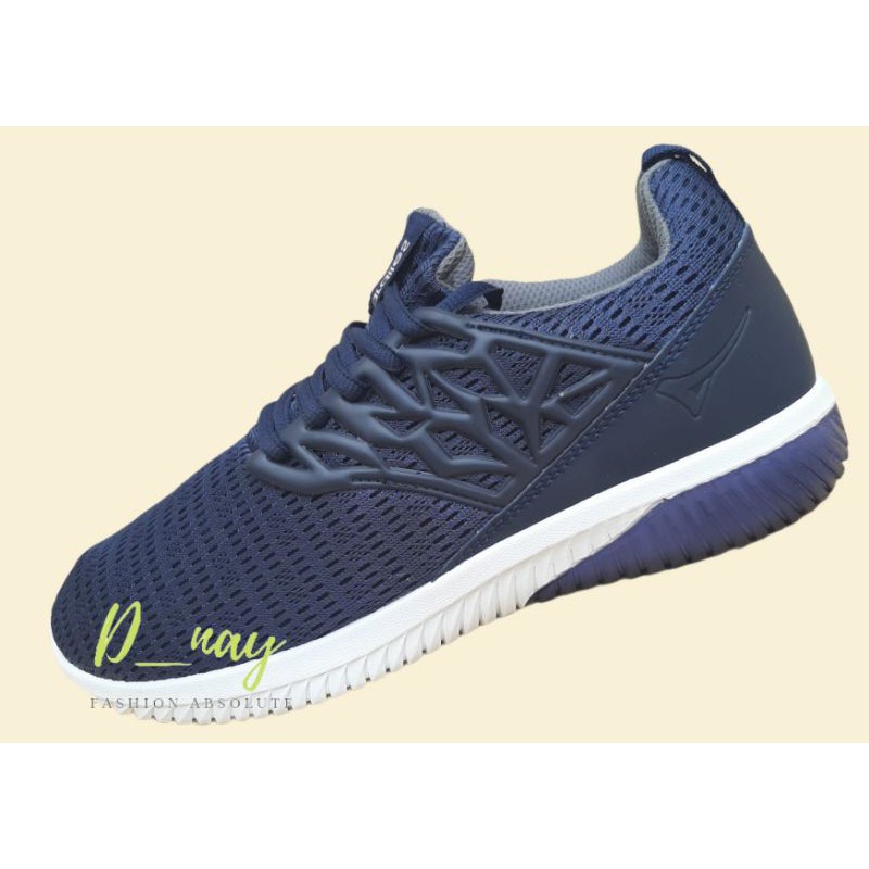 sepatua sneakers