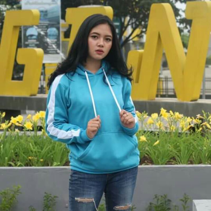 sweater cewe premium