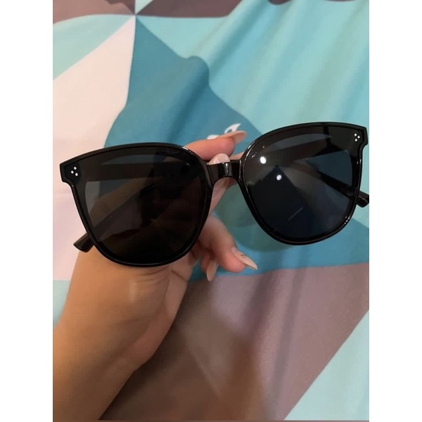 kacamata hitam polos