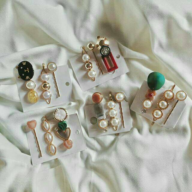 PEARL ARCYLIC HAID CLIPS
