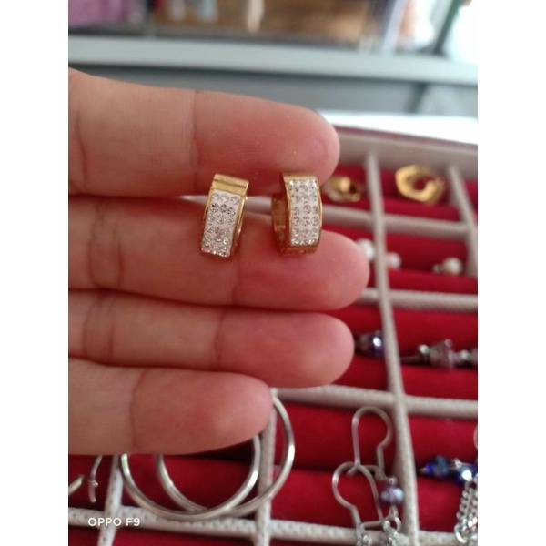 Anting dan giwang titanium