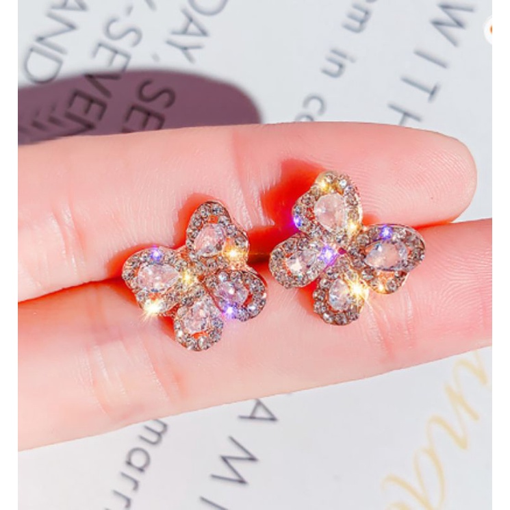 Anting tusuk kupu kupu Titanium