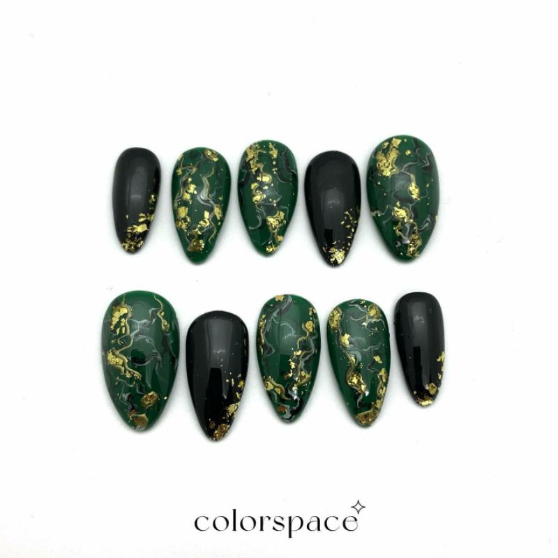 #0233 Press On Nails