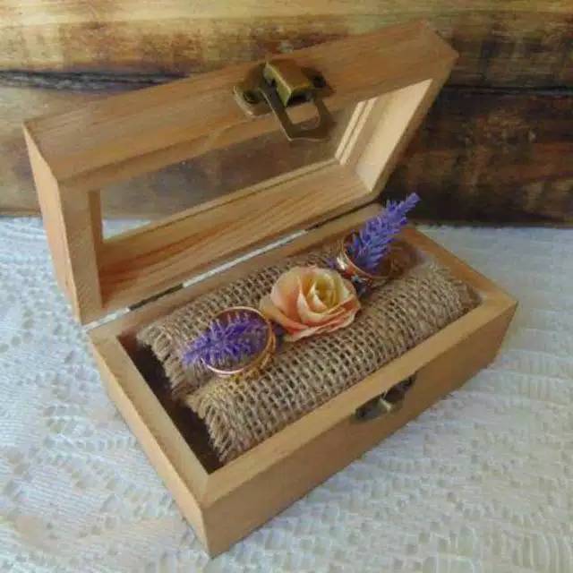 Tempat cincin rustic akrilik